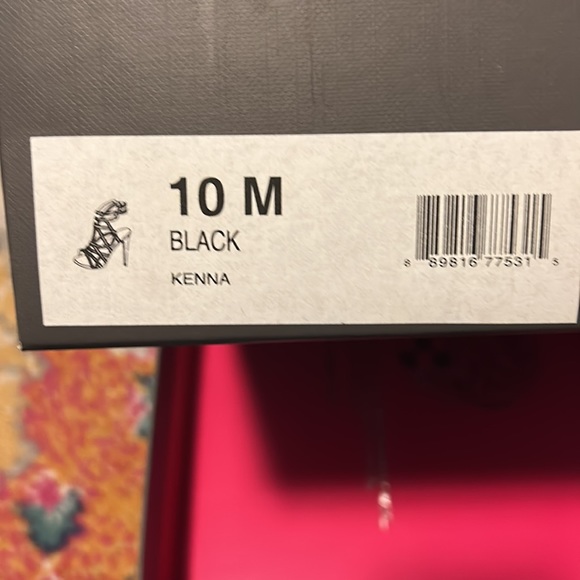 Vince camuto heel. Black. Size 10 - Picture 9 of 9